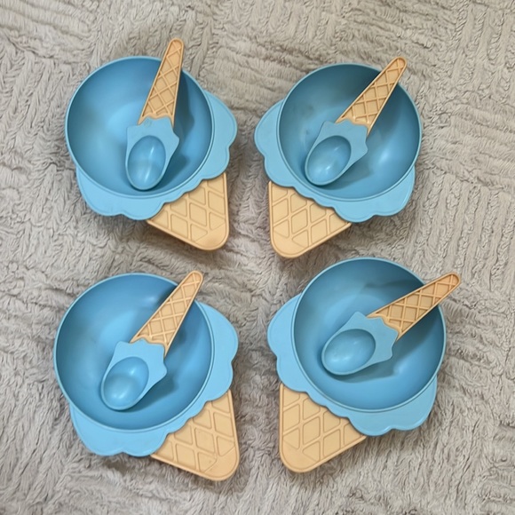 Ice cream cone bowls and spoons Set of 4 bowls and 4 spoons - Picture 13 of 16